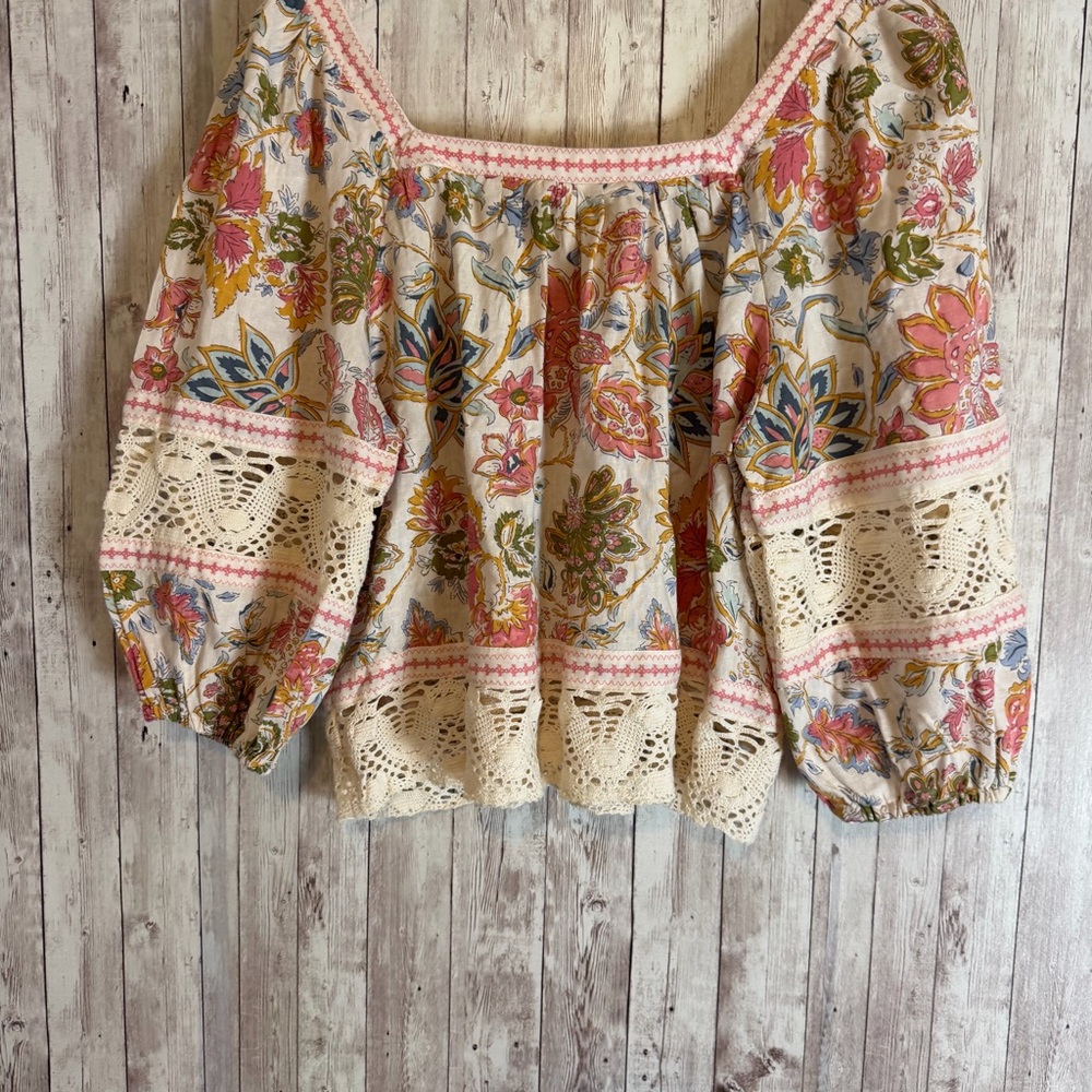 Christian Siriano New York Cropped Puff Sleeve Crochet Linen-Blend Blouse - Picture 5 of 7